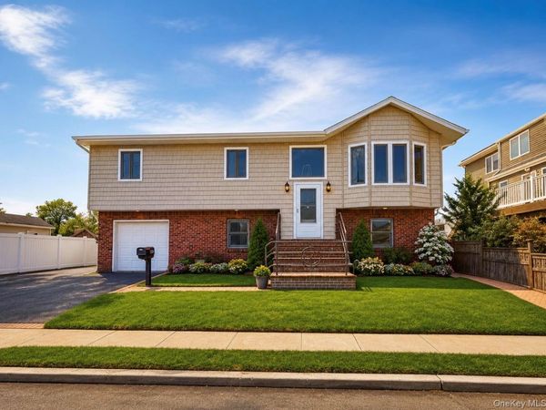 745 S 9th Street , Lindenhurst, NY 11757