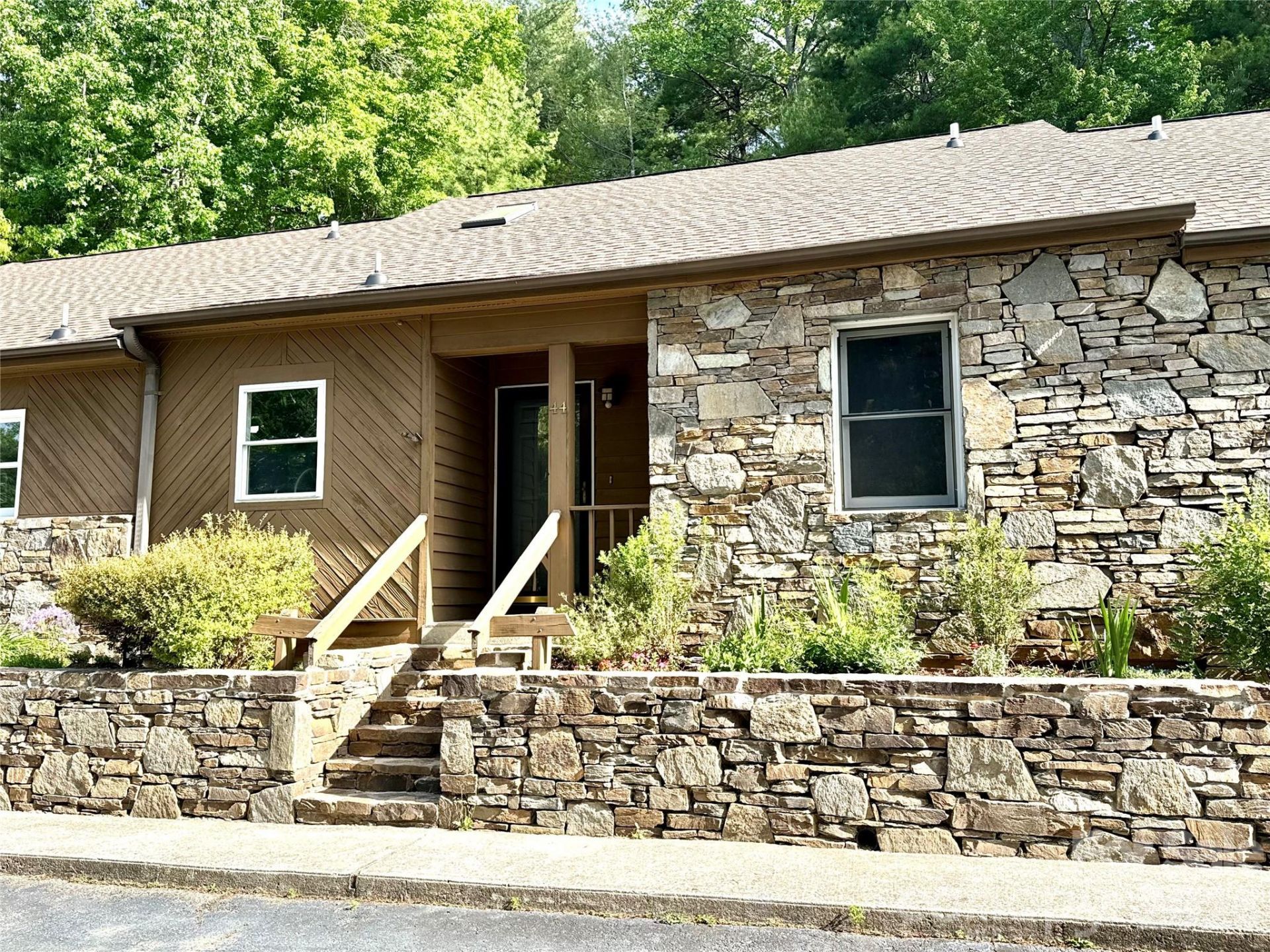 44 Sagebrush Circle , Etowah, NC 28729 Main Photo