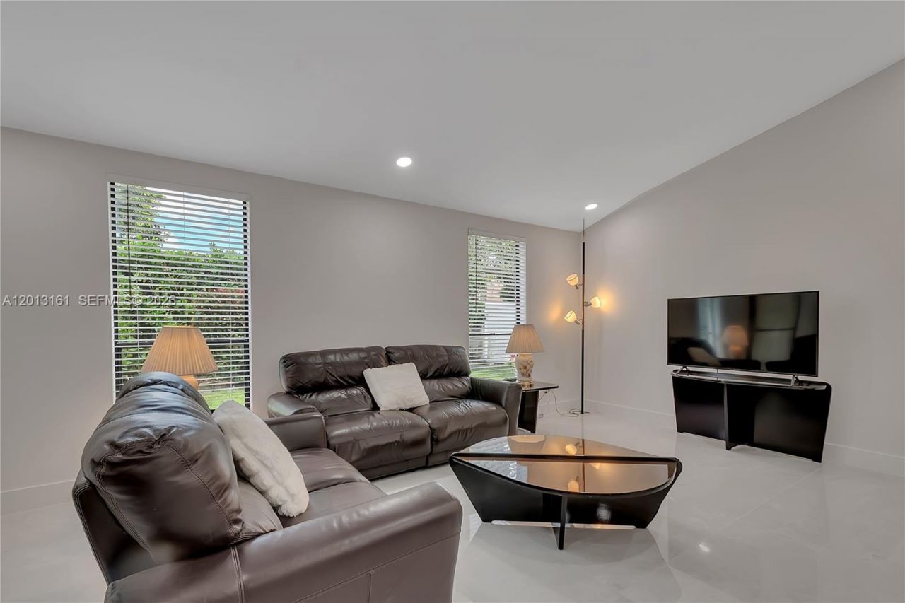 3374 NW 28th Ter , Boca Raton, FL 33434 Photo