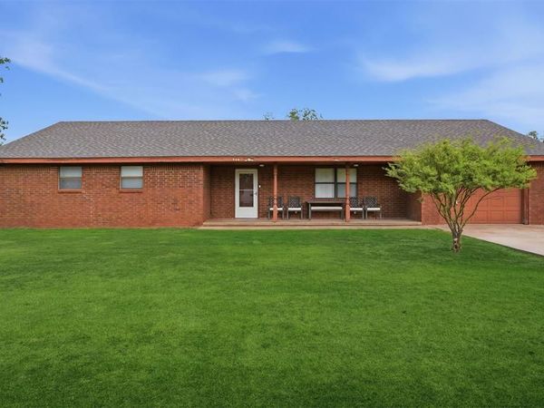716 Parker Avenue, Lone Wolf, OK 73655
