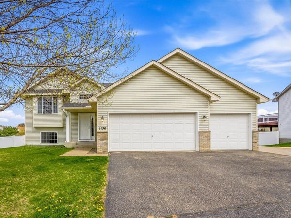 1136 Pioneer Trail SE, Cambridge, MN 55008
