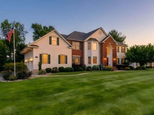 305 Charlton Ln, Branchburg, NJ 08853