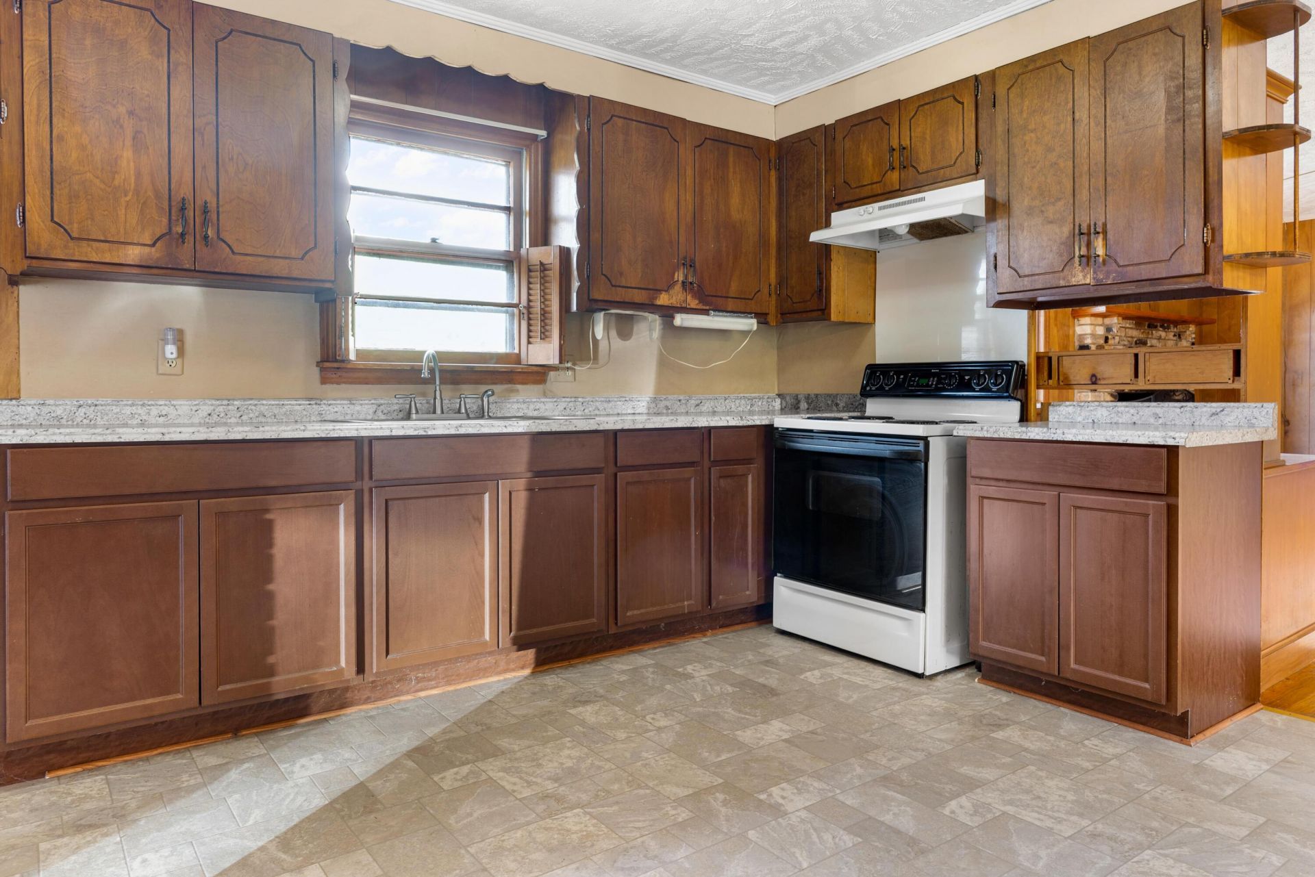 1221 Glenrobinson Lane Photo 9