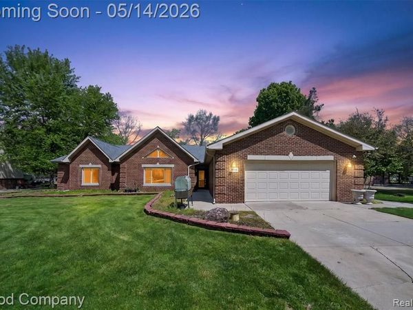 24548 Sargent Avenue, Southfield, MI 48033