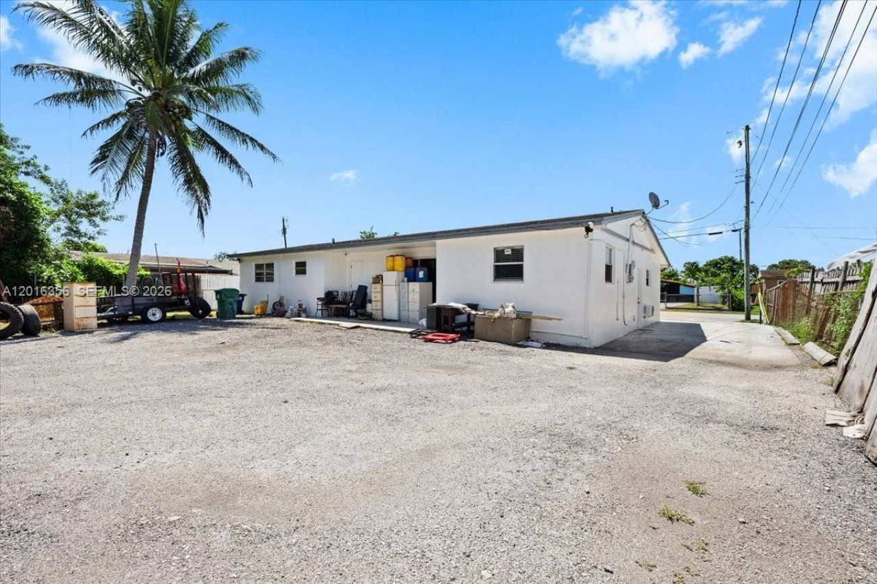 1031 NW 202nd St , Miami Gardens, FL 33169 Photo