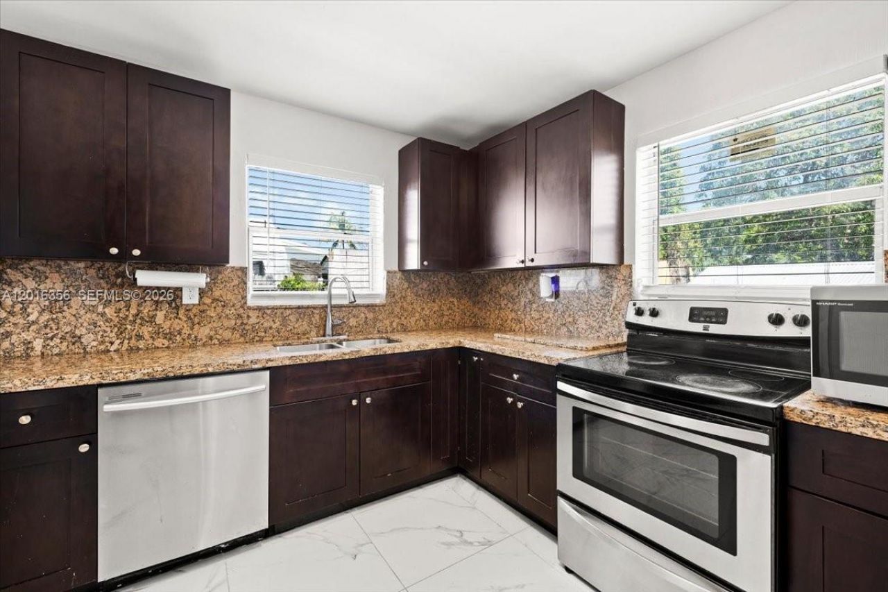 1031 NW 202nd St , Miami Gardens, FL 33169 Photo