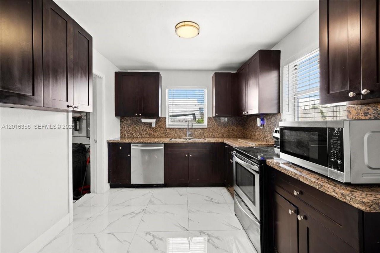 1031 NW 202nd St , Miami Gardens, FL 33169 Photo