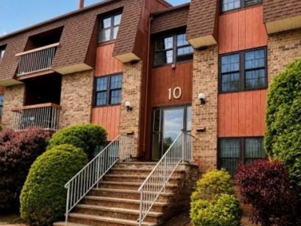 110 Keystone Ct, Woodbridge, NJ 07095