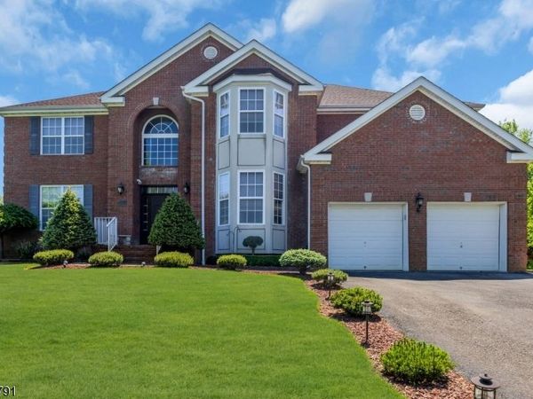 18 Gloria Ln, Monroe, NJ 08831