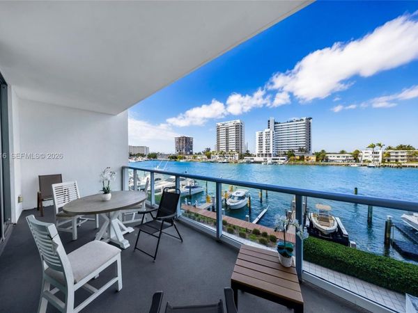 7928 East Dr , Unit 305, North Bay Village, FL 33141