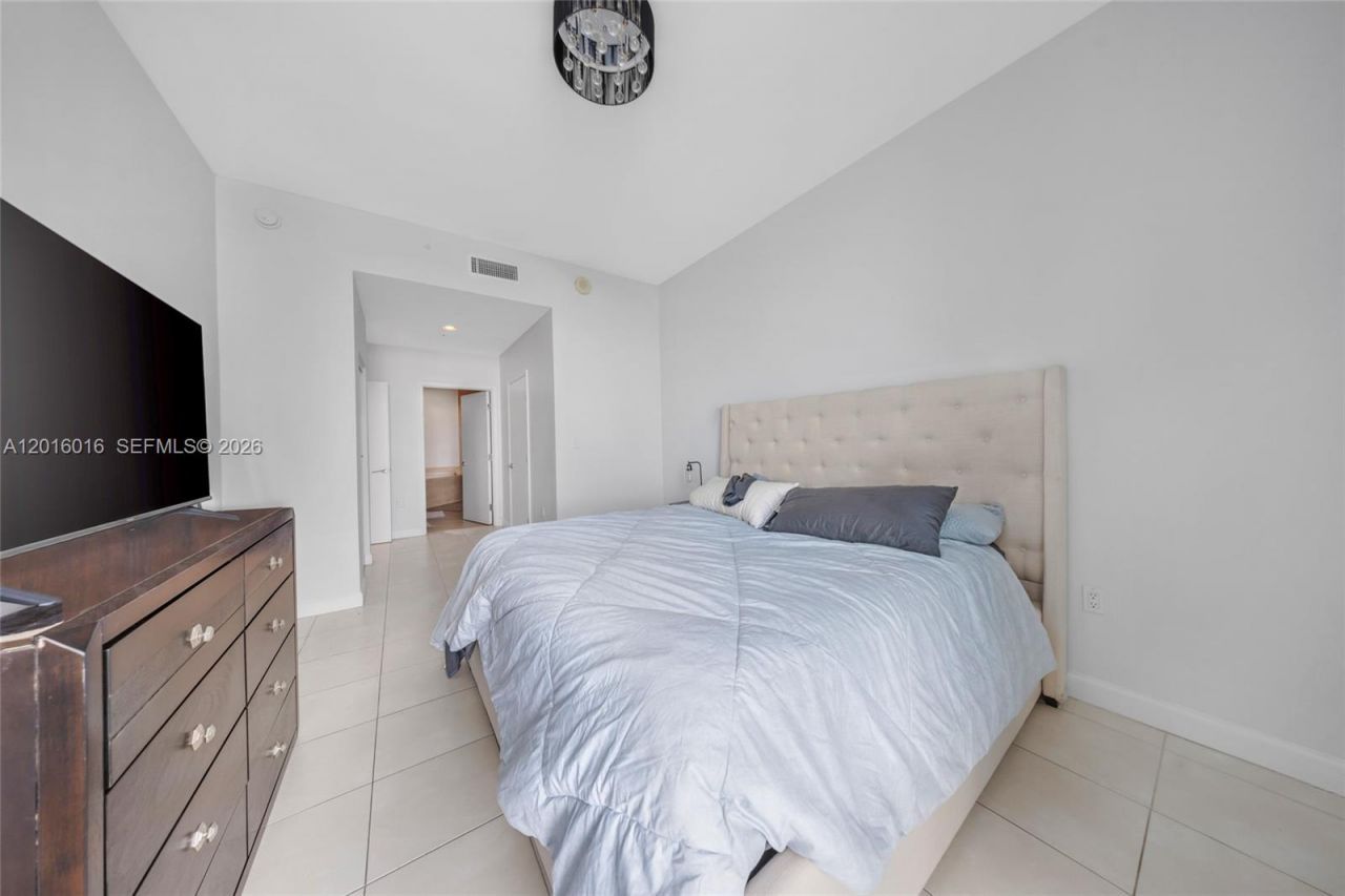 7928 East Dr , Unit 305, North Bay Village, FL 33141 Photo