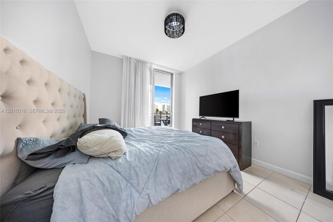 7928 East Dr , Unit 305, North Bay Village, FL 33141 Photo