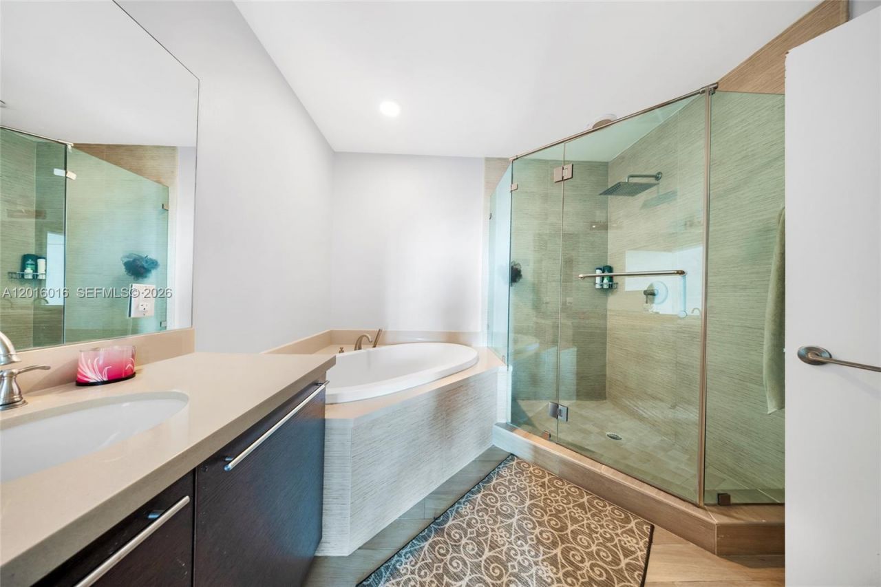 7928 East Dr , Unit 305, North Bay Village, FL 33141 Photo