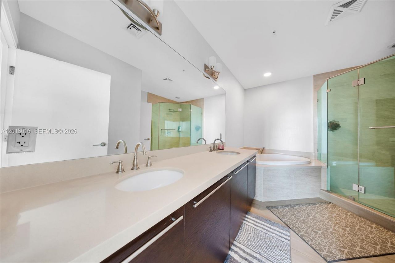 7928 East Dr , Unit 305, North Bay Village, FL 33141 Photo