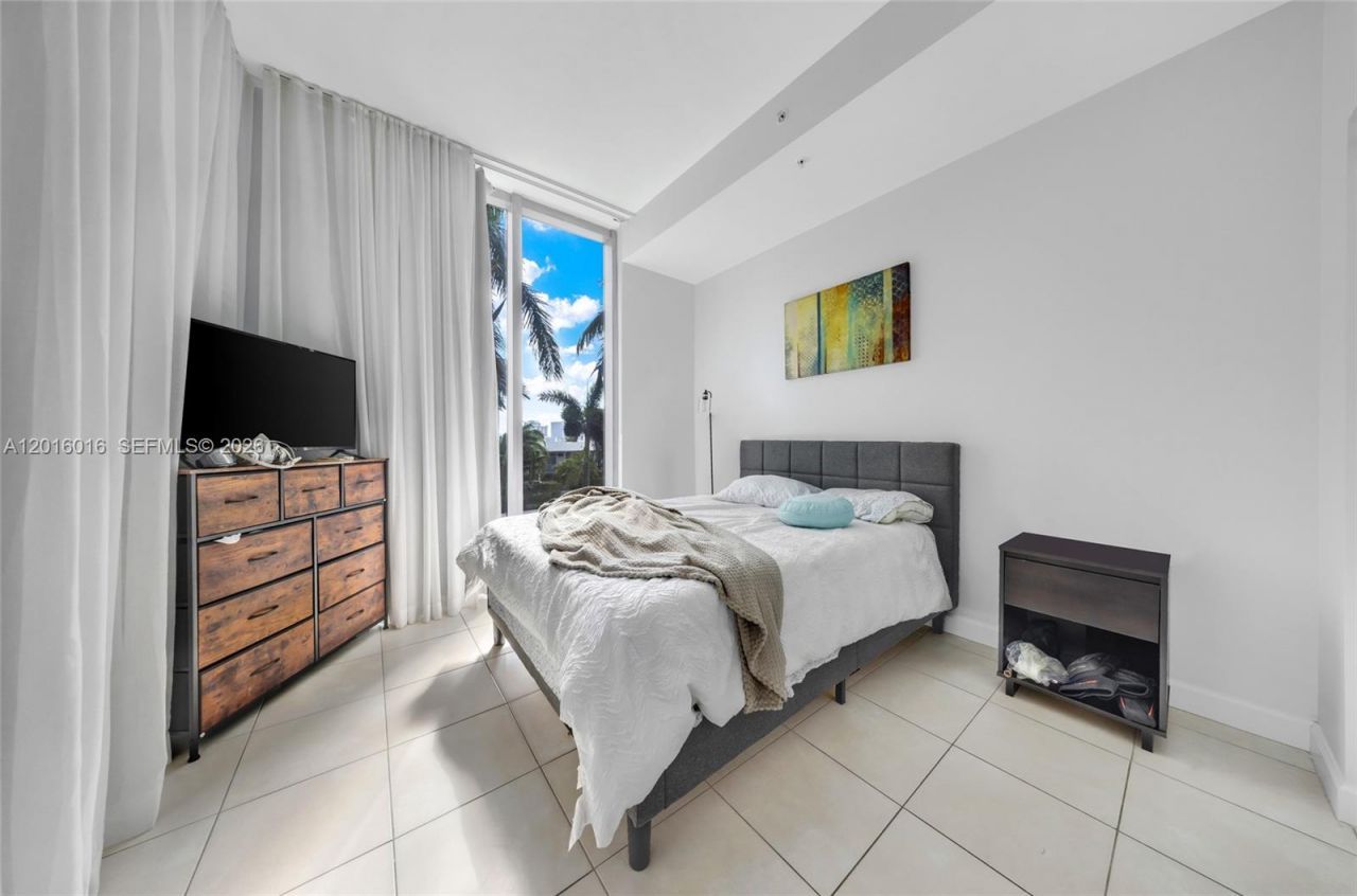 7928 East Dr , Unit 305, North Bay Village, FL 33141 Photo