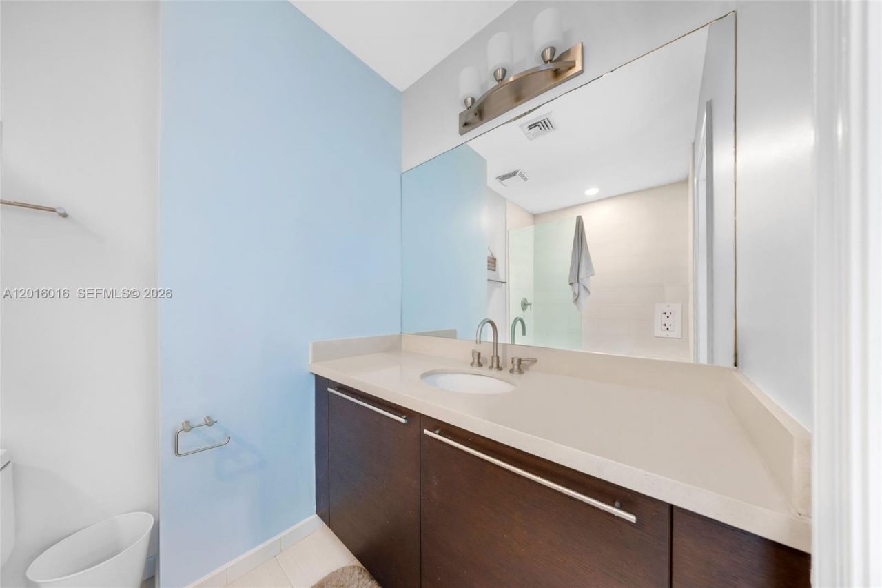 7928 East Dr , Unit 305, North Bay Village, FL 33141 Photo