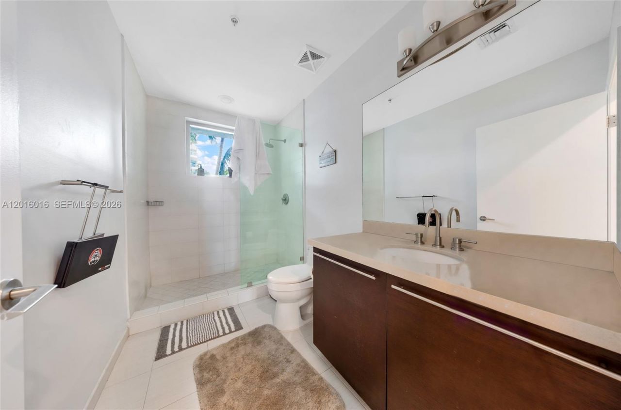 7928 East Dr , Unit 305, North Bay Village, FL 33141 Photo