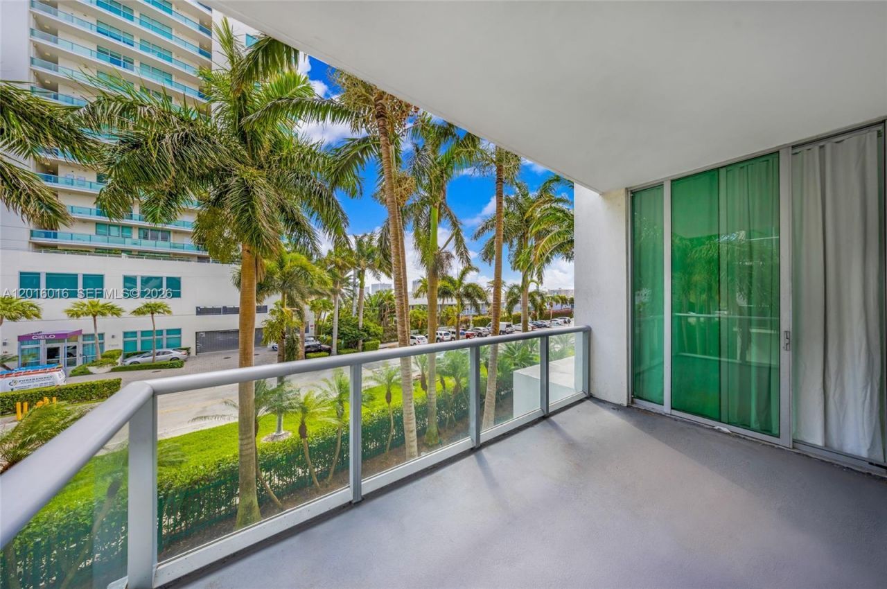 7928 East Dr , Unit 305, North Bay Village, FL 33141 Photo