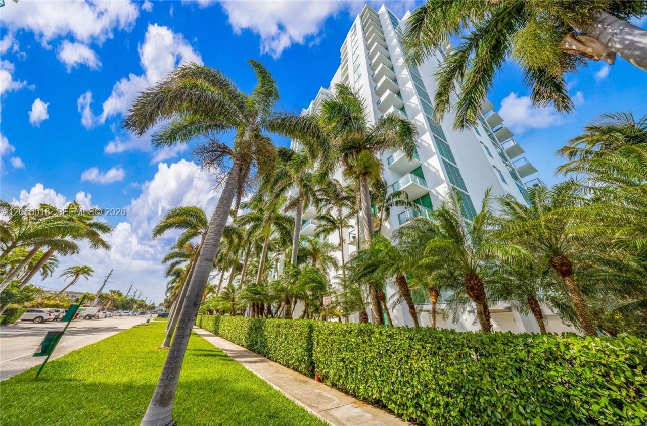 7928 East Dr , Unit 305, North Bay Village, FL 33141 Photo
