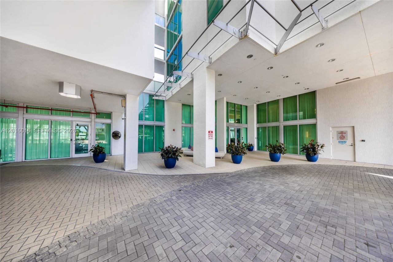 7928 East Dr , Unit 305, North Bay Village, FL 33141 Photo