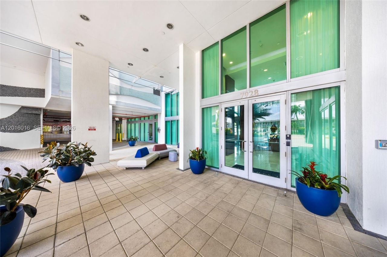 7928 East Dr , Unit 305, North Bay Village, FL 33141 Photo