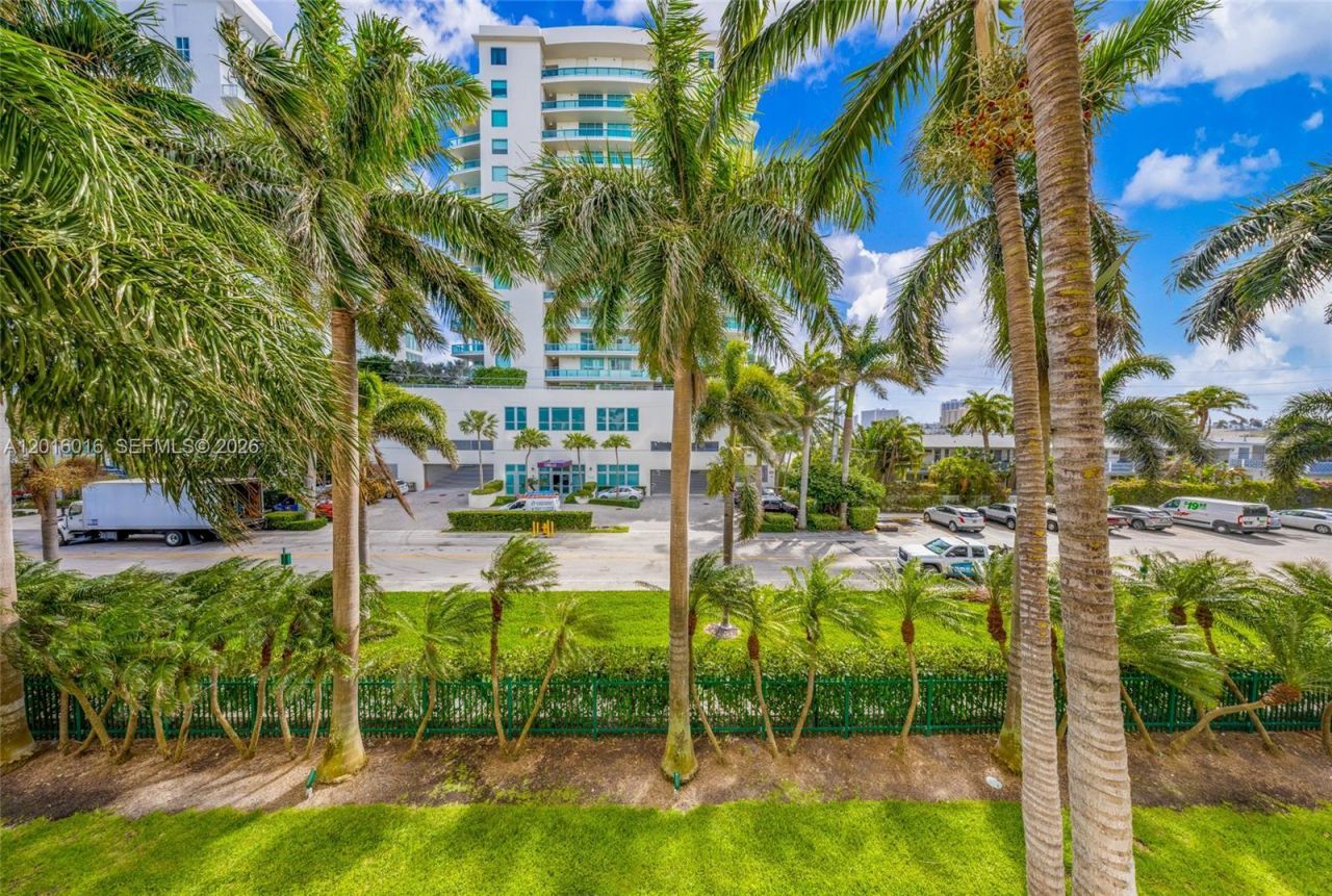 7928 East Dr , Unit 305, North Bay Village, FL 33141 Photo