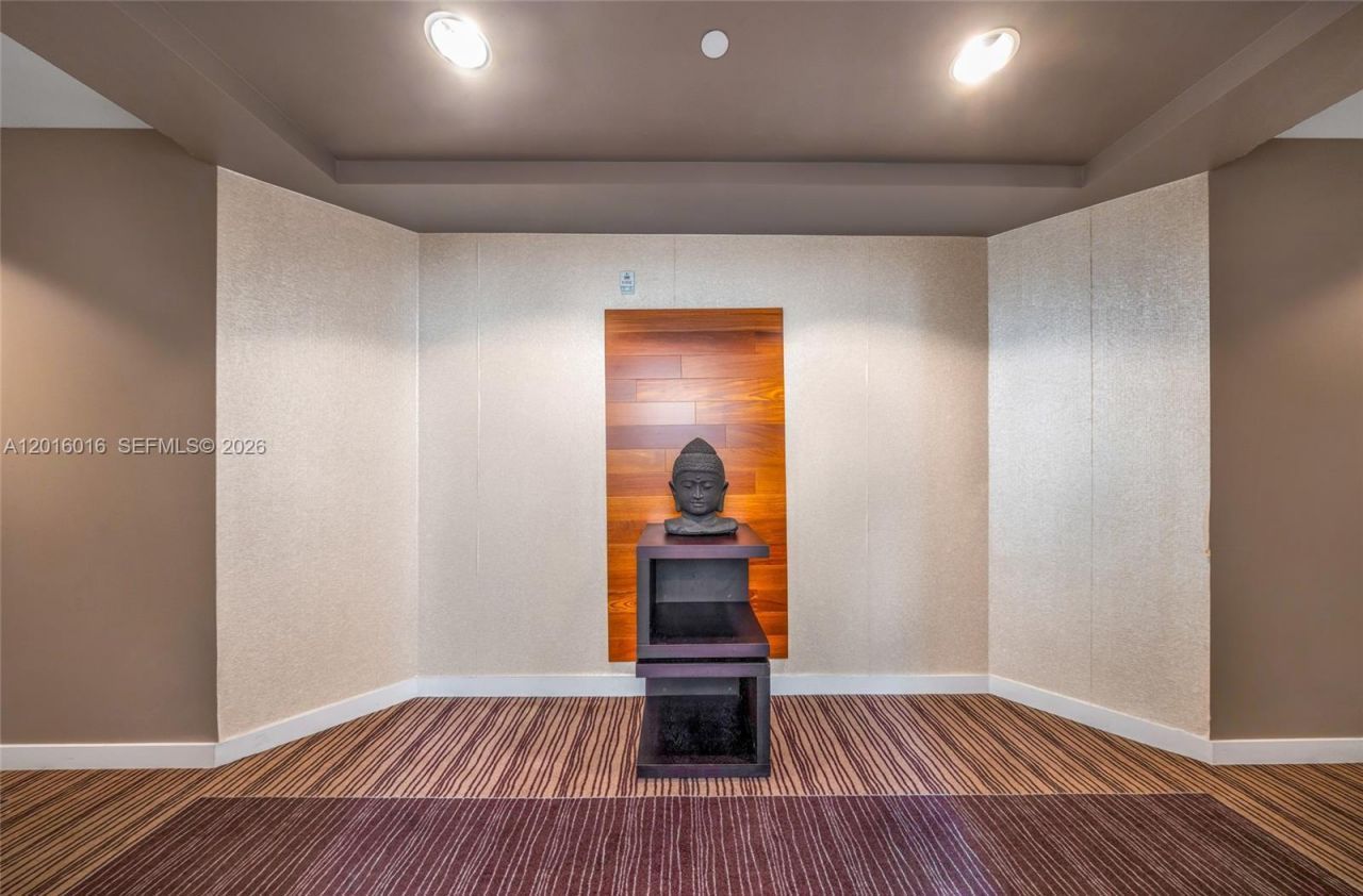 7928 East Dr , Unit 305, North Bay Village, FL 33141 Photo
