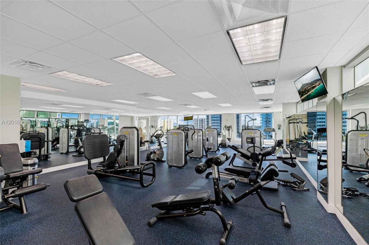 7928 East Dr , Unit 305, North Bay Village, FL 33141 Photo