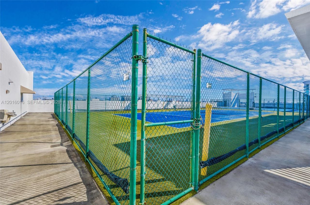 7928 East Dr , Unit 305, North Bay Village, FL 33141 Photo