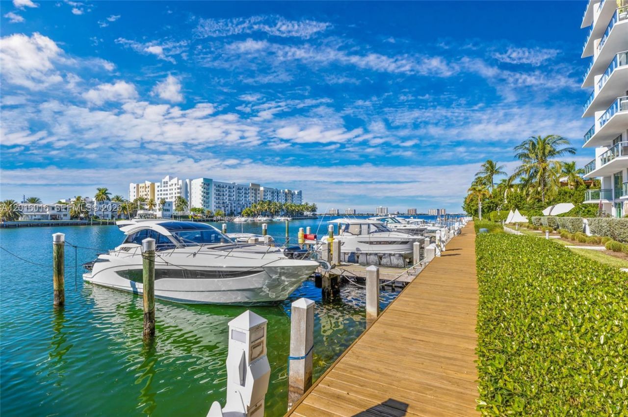 7928 East Dr , Unit 305, North Bay Village, FL 33141 Photo