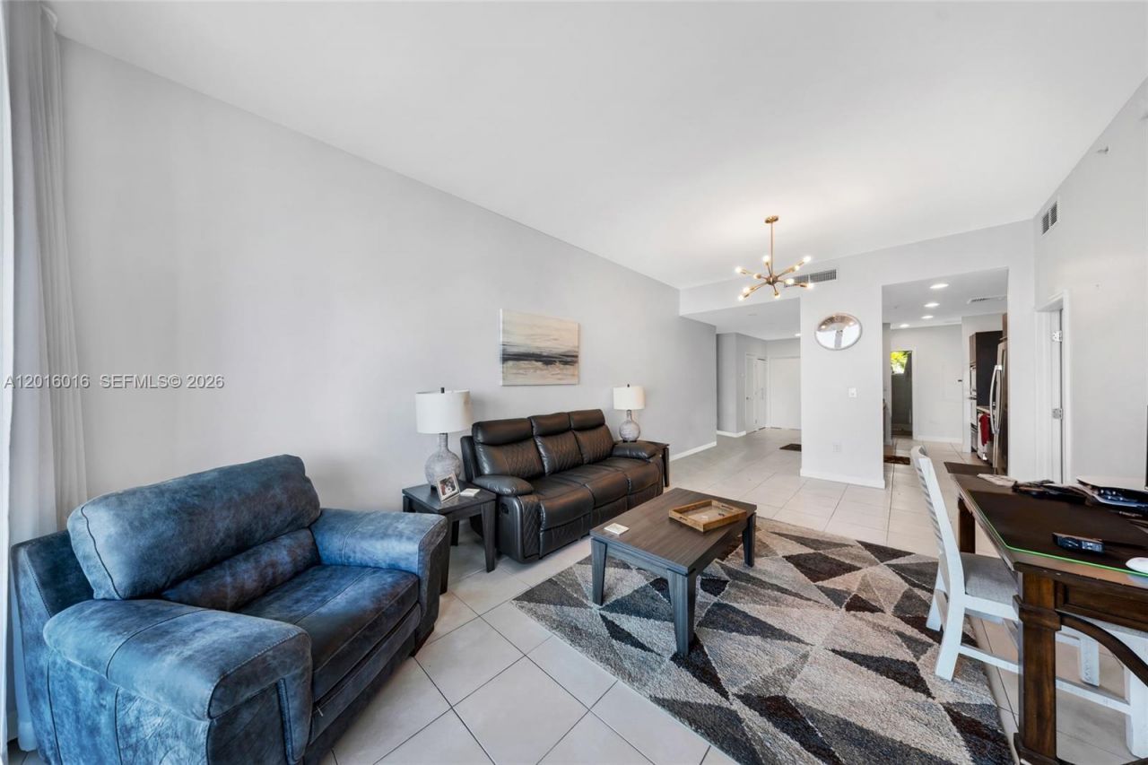 7928 East Dr , Unit 305, North Bay Village, FL 33141 Photo