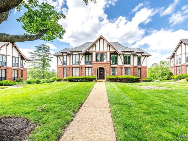923 Claytonbrook Drive, Unit 2, Ballwin, MO 63011