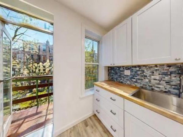 1679 Gates Avenue , Ridgewood, NY 11385