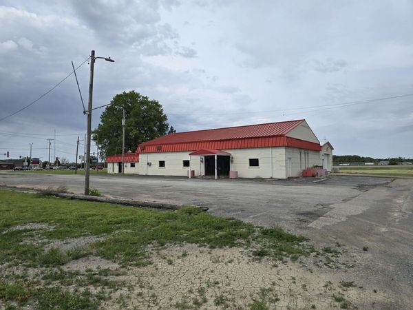 404 N COMMERCIAL Street , Harrisburg, IL 62946