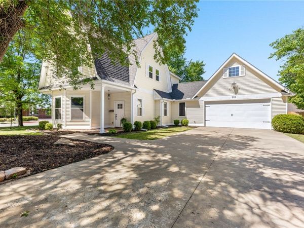 301 NW B Street, Bentonville, AR 72712
