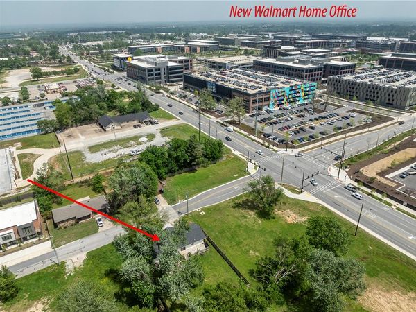 1004 SE 10th Street , Bentonville, AR 72712