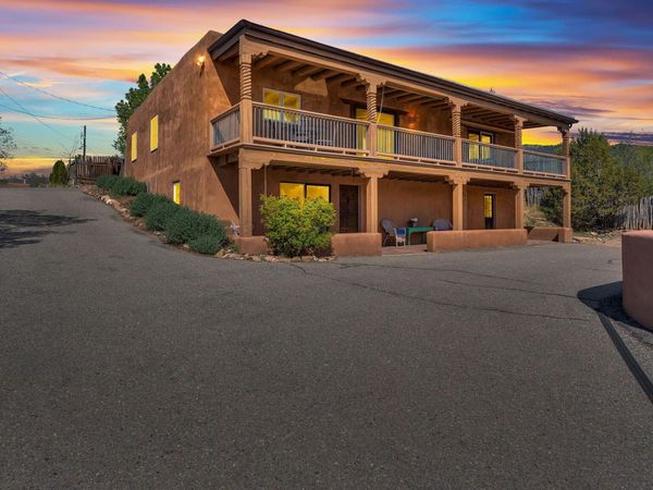 424 Apodaca Street , Santa Fe, NM 87501
