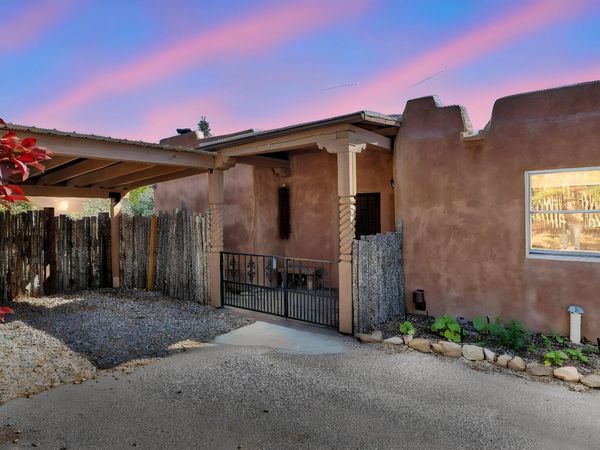 424 Apodaca Hill Street, Santa Fe, NM 87501