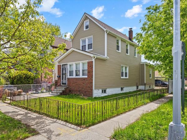 22102 114th Avenue , Cambria Heights, NY 11411