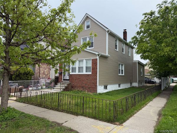 22102 114th Avenue , Cambria Heights, NY 11411