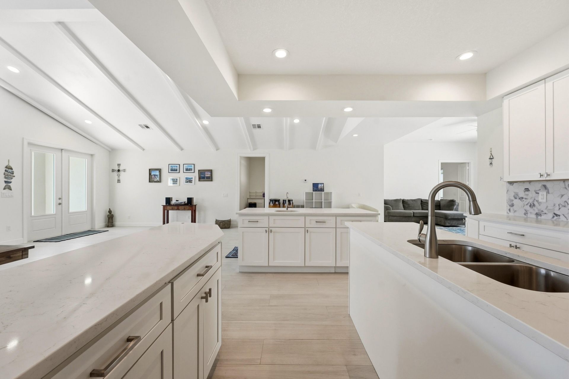 1123 Granada, Hutchinson Island, FL 34949 Photo