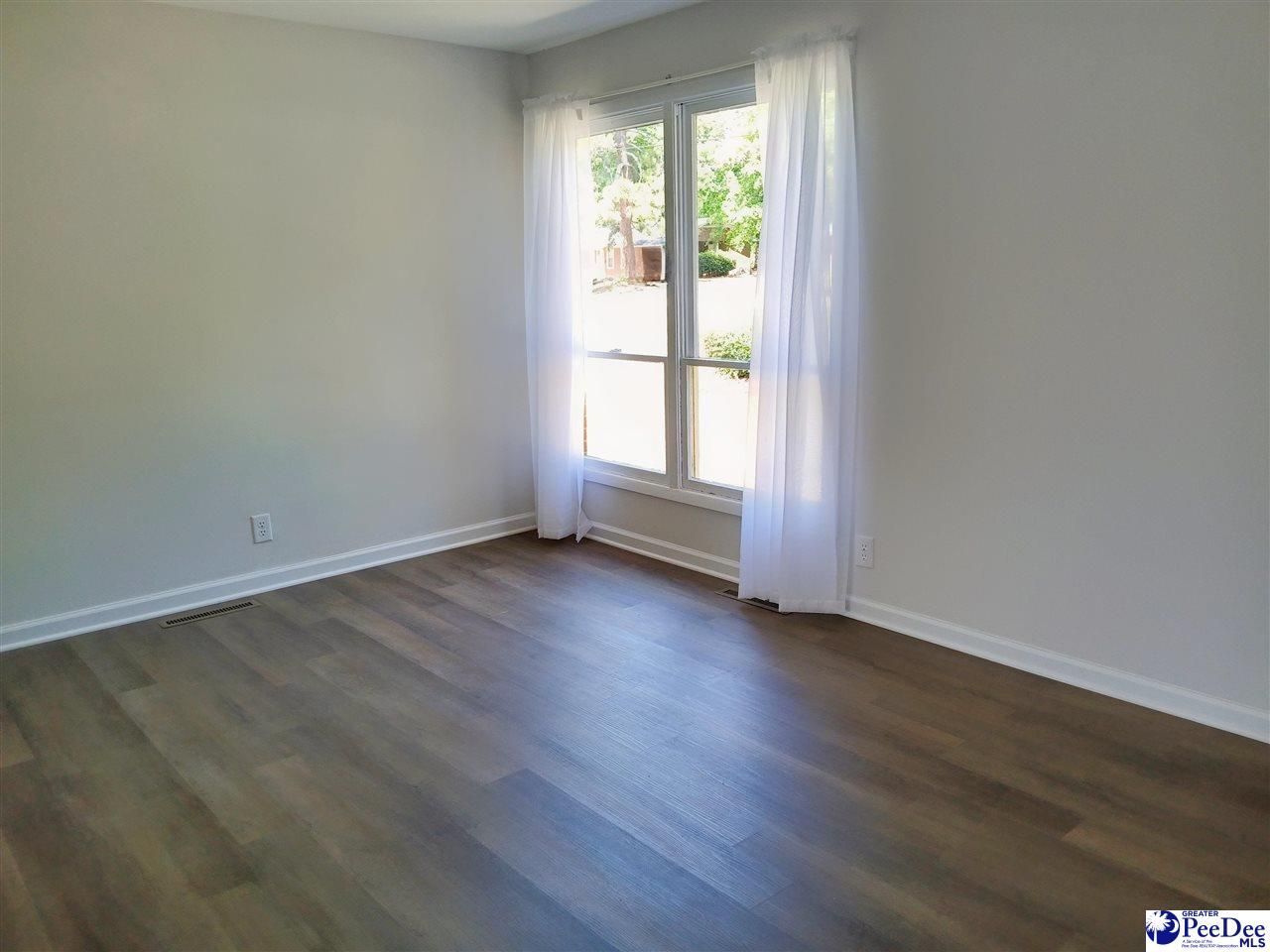 809 W Greene Street Photo 7