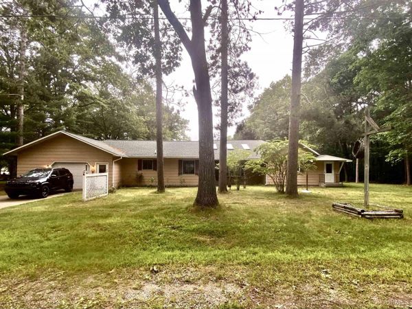 2804 Gladstone Avenue, Gladstone, MI 49837