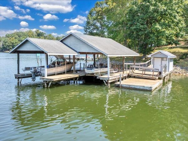 143 Charlotte LN , Hardy, VA 24101