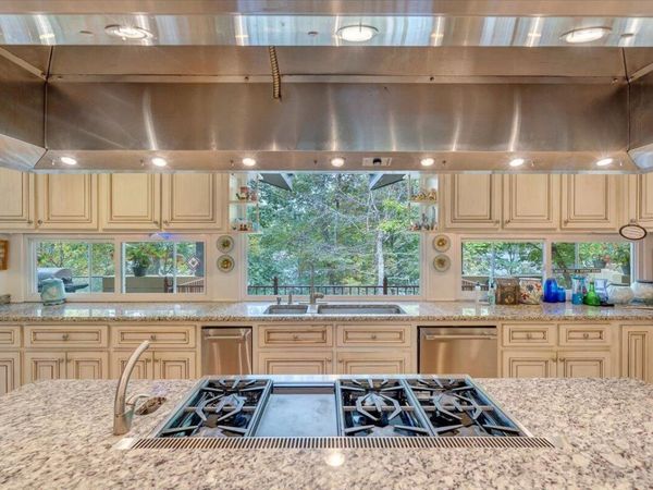 143 Charlotte LN, Hardy, VA 24101