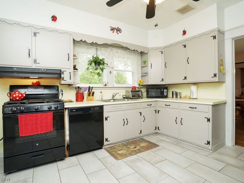 2364 Lyon Boulevard , Poland, OH 44514 Photo 9