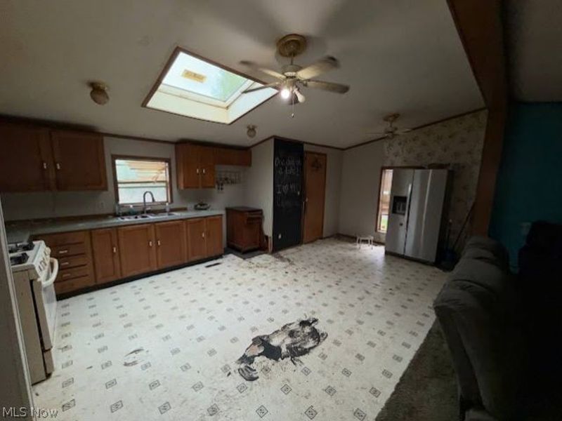 1029 Parkview Avenue, Mc Donald, OH 44437 Photo 6