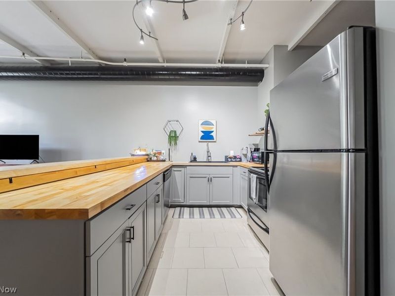1133 W 9th Street , Unit 305, Cleveland, OH 44113 Photo 11