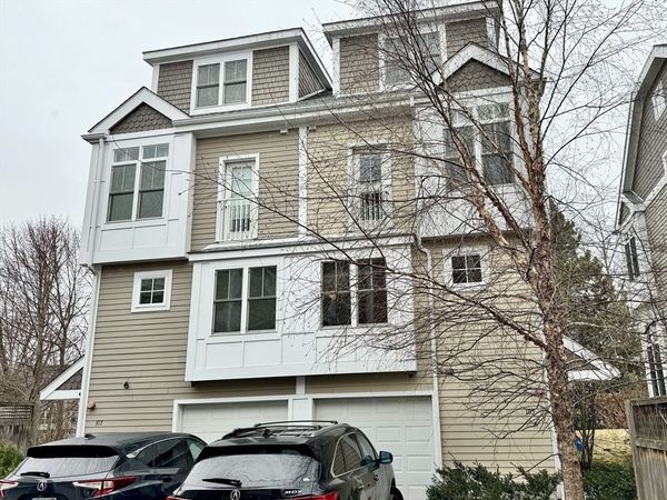105 Harvey St, Unit 105, Cambridge, MA 02140