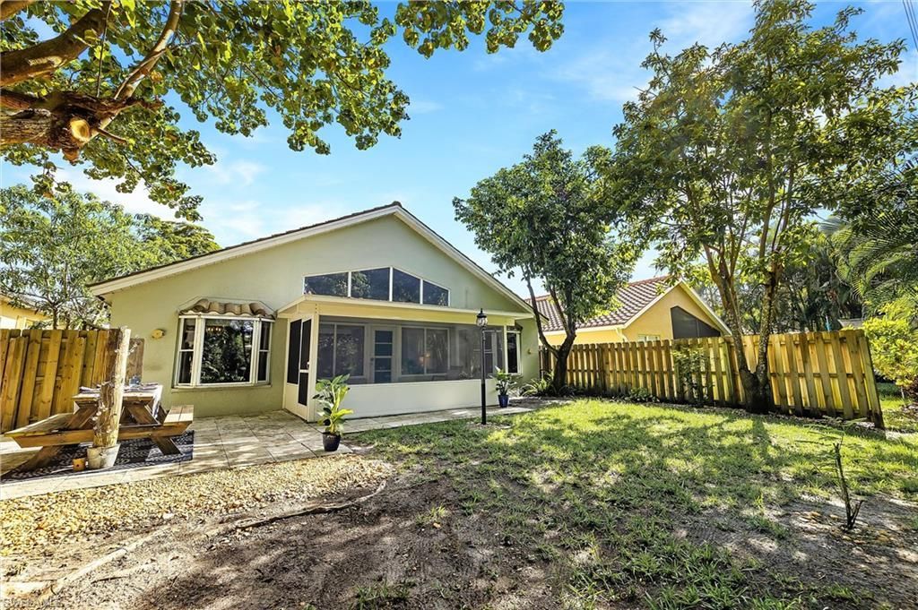 9801 Las Casas Dr , Fort Myers, FL 33919 Photo